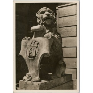 Lwów - Książnica Atlas - Lew przed bramą Ratusza, ok. 1938.