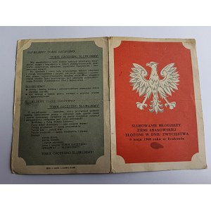 SLIB KRAKOVSKÉ MLÁDEŽE V DEN VÍTĚZSTVÍ 9. KVĚTNA 1968 V KRAKOVĚ, KRAKOV, SLOŽENÝ VE STŘEDNÍ ČÁSTI
