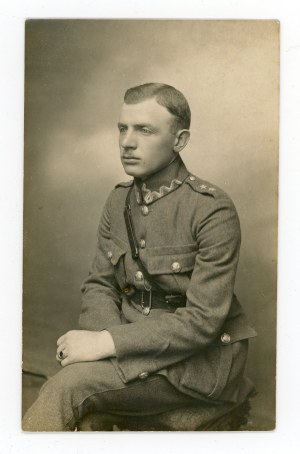 Officer in uniform 1920s Photo: Knopf. (439)