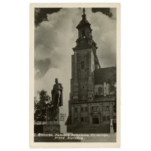 Gniezno - Pomnik Bolesława Chrobrego przed Katedrą (315)