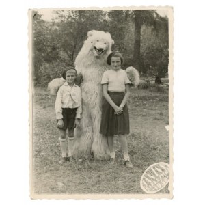 Rabka-Zdrój - Kinderfoto mit einem Bären (547)