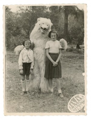 Rabka-Zdrój - Photo of children with a bear (547)