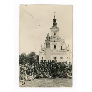 Kodeń - żołnierze P.W. przed Sanktuarium Matki Bożej (573)