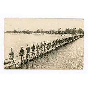Durycze - P.W. soldiers on the bridge over the Bug River (575)