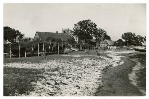 Cottages - Photography by H. Poddębski. A fishing village. (641)