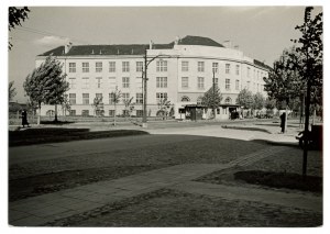 Warsaw - Photography by H. Poddębski. Rakowiecka SGGW ul. (658)