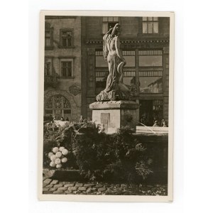 Lwów - Rynek, studnia z amfitrytą. Wyd. Atlas 1938 (717)