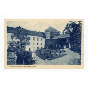 Pieskowa Skała - dziedziniec zamku (748)