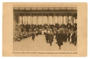 Warsaw - Banners pay tribute to the remains of the Unknown Soldier (1554)