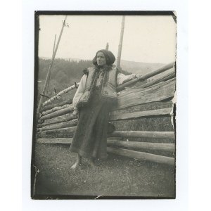 Hutsul - Photography of a woman. Dr. Mieczyslaw Orlowicz (1707)