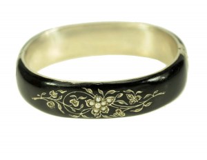 Bracelet of silver, enameled in black from the 19th century (332)
