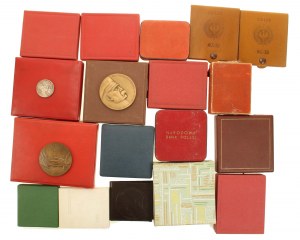 Set of 22 medals and 2 documents (622)