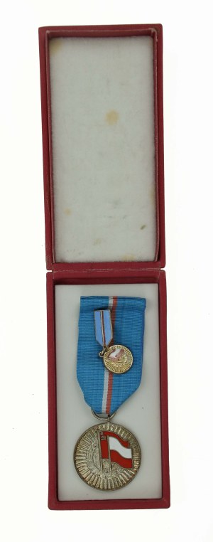 PRL, Medal for Merits in Strengthening the Friendship of the People's Republic of Poland - USSR with miniature (454)