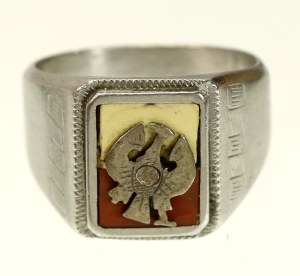 Patriotic signet ring with an eagle from the WWII period. Silver (413)