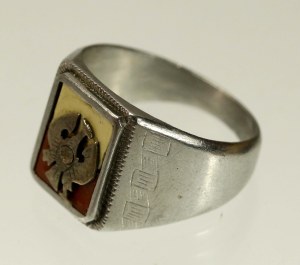 Patriotic signet ring with an eagle from the WWII period. Silver (413)