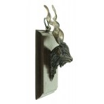 Statuetta con testa di capra. Argento (404)