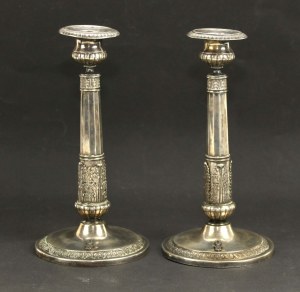Pair of candlesticks with applied Ogończyk coat of arms, early 19th century (525)