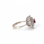 Anello Entourage con diamanti e rubini incastonati