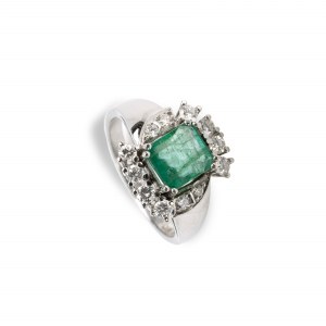 Emerald diamond ring