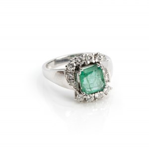 Emerald diamond ring