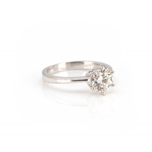 Solitaire ring with DPL expertise