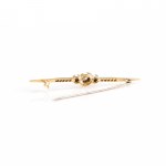 Bar brooch set with diamonds