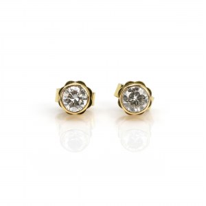 Pair of solitaire ear studs