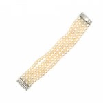 Pearl bracelet with diamond clasp