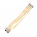 Pearl bracelet with diamond clasp