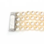 Pearl bracelet with diamond clasp