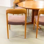 Set of Mid-Century chairs 'Model 75', design by Niels O. Møller, Dyrlund extendable dining table