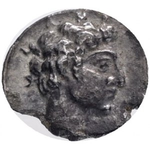 CILICIA.Mallos.(circa 385-375 BC).Obol.Obv : Laureate head of Apollo (?) to left.Rev : Baaltars seated right, holding grain ear and grapes in his left hand and scepter with his right.Ref.:SNG Levante 222; SNG Paris 481.AR. 0,49g.