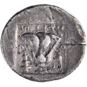 Islands off Caria, Rhodes. Rhodes. Ca. 188-170 B.C. AR drachm,Aristoboulos, magistrate.Obv.: Radiate head of Helios right, Rev.: Rose with bud to right; club to left, APIΣTOBOYΛOΣ above; all within incuse square.Ref.: Jenkins, Rhodian, Group A, 10; SNG Ke