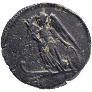 CONSTANTINE I. 307-337 AD. AE Follis , Constantinopolis, Obv: CONSTANTINOPOLI, helmeted bust left, Rev: Victory standing left, one foot of prow with sceptre and leaning on shield, mintmark CONSZ. RIC VII 63, Bronze Weight 2,29g