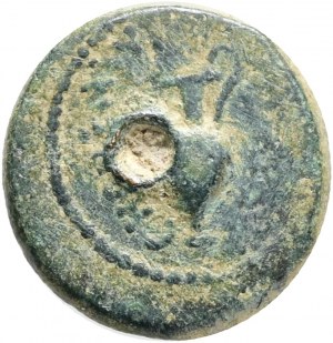 MACEDON. Incertain. Auguste, 27 av. J.-C. - 14 ap. J.-C. C. Herennius et L. Titucius, duoviri quinquennalis.Obv. : C HERENNIVS IIVIR QVIN ; praefericulum, Rev. : L TITVCIVS IIVIR QVIN ; deux strigiles, Ref : RPC 1533. Seulement 1 exemplaire connu. RRR !!!