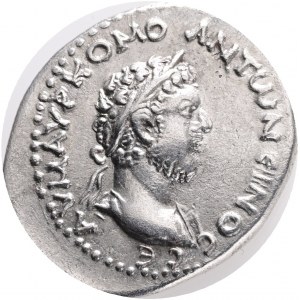 CAPPADOCIA, Caesarea. Commodus. 177-192 AD. AR Trihemirachm.Obv.: AY MAP AVP KOM ANTWNEINOC CE, laureate head right. Rev.: ΥΠATOC Γ ΠAT ΠAT, Mount Argaeus surmounted by a statue of Helios, holding globe and sceptre. Ref.: Metcalf 147b. R! Ar. 3,89g.