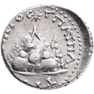 CAPPADOCIA, Caesarea-Eusebia. Commodus. AD 177-192. AR Trihemidrachm. Obv. AVT M AVΡ KOMO ANTWNINO C, laureate head right.Rev: YΠATOC Γ ΠAT ΠATPI, Mount Argaeus surmounted by star.Ref.: Metcalf 148. Sydenham 366. AR. 4,34g.
