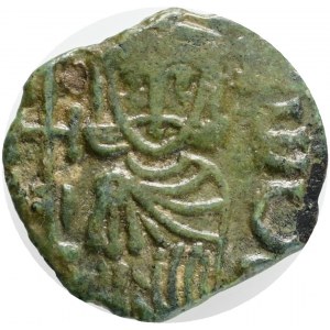 Byzantine, Constantine V and Leo IV (741-775). Æ 20 Nummi Syracuse, 751-775. Crowned half-length facing busts of Constantine V and Leo IV, each wearing chlamys; NKA. R/ Crowned half-length facing bust of Leo III, wearing loros, holding cross potent; Λ in 