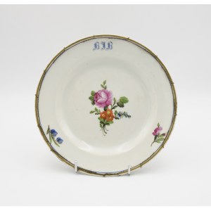 BARANÓWKA - Manufaktura porcelany w Baranówce, Talerz serwisowy z monogramem BJB i dekoracją kwiatową