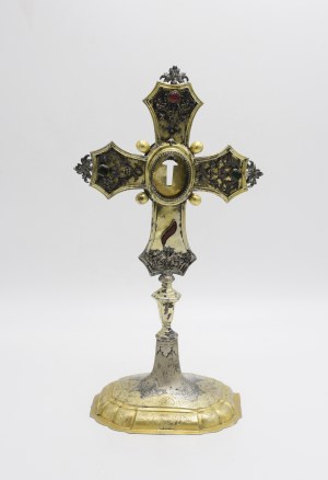 Le crucifix reliquaire