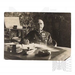 II RP Cabinet Photograph of a Lieutenant Colonel (?).