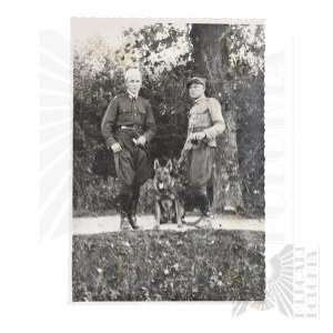 II RP Cavalerie Photographie - Cavaliers avec un berger allemand, Centre d'entraînement de la cavalerie de Grudziądz ( ?)