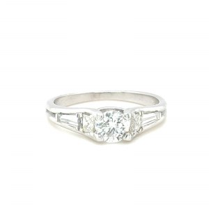 3.13 GR GOLD RING WITH DIAMONDS - DH-R620