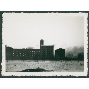 Warszawa - Praga jesień - zima 1939 / 1940 [Młyn parowy Schutza i Parzyńskiego / Praski Młyn Elektryczny ul. Brzeska / Markowska] fotografia [vintage print / przed 1945]