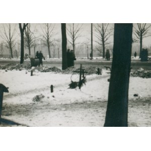 Warszawa - Praga jesień - zima 1939 / 1940 [nagrobki ul. Zygmuntowska] fotografia [vintage print / przed 1945]