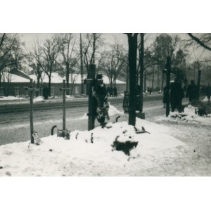 Warszawa - Praga jesień - zima 1939 / 1940 [nagrobki ul. Zygmuntowska] fotografia [vintage print / przed 1945]