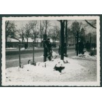 Warszawa - Praga jesień - zima 1939 / 1940 [nagrobki ul. Zygmuntowska] fotografia [vintage print / przed 1945]