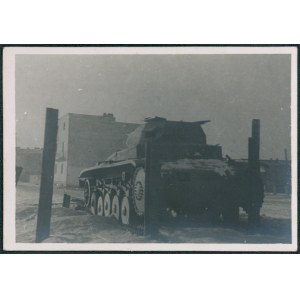 Niemiecki czołg Warszawa [Wola okolice ul. Górczewskiej] fot. Eugeniusz Haneman [fotografia / vintage print / ca 1940]