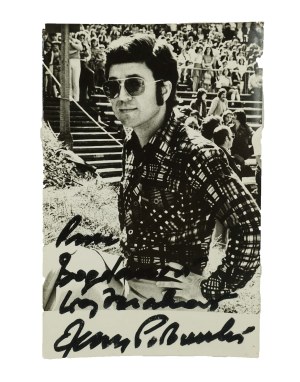 Jerzy Połomski [1933-2022] autographs a photograph with his image on it