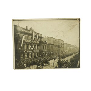 [ŁÓDŹ] podczas defilady na ulicy Piotrkowskiej , 3.V.1932r. , III dywizjon 10 pułku artylerii lekkiej